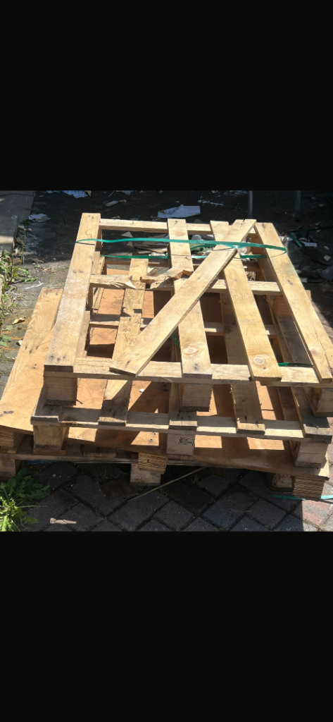 3 pallets for Collection