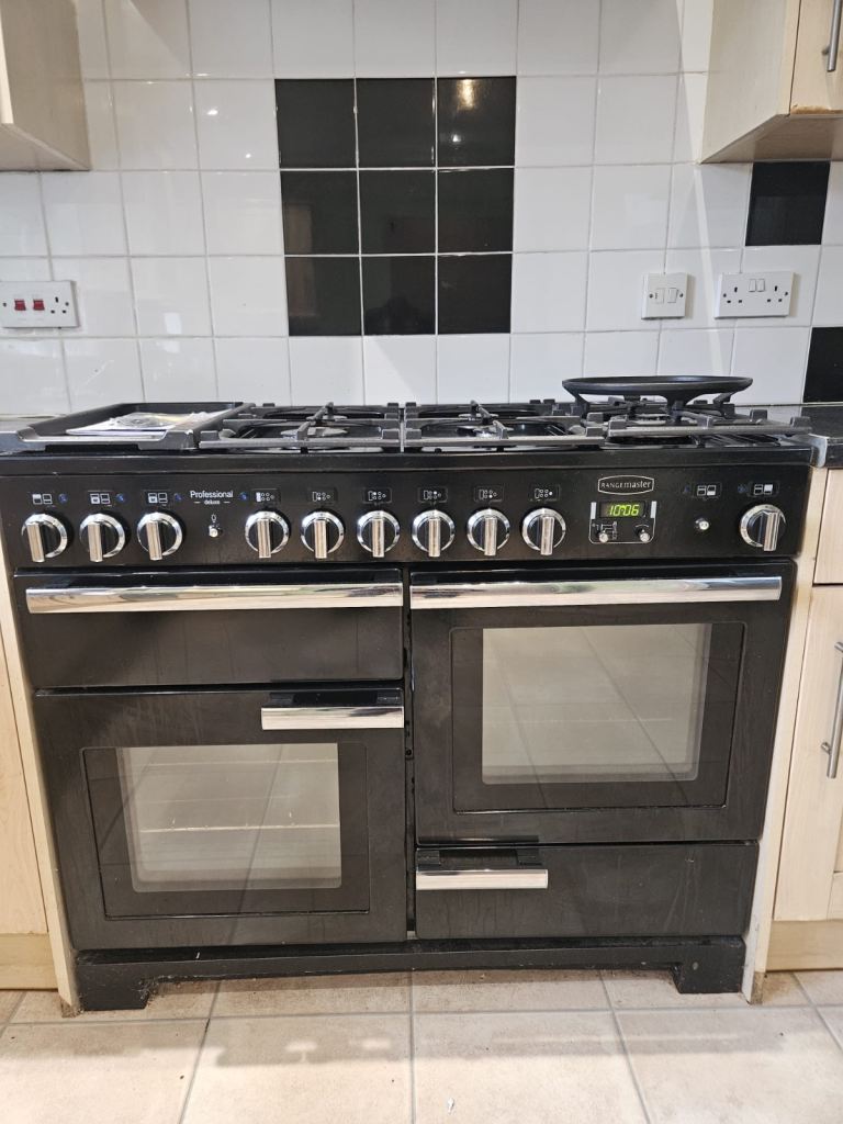 Rangemaster Professional Deluxe 110cm wide Dual Fuel Range Cooker with Gas Hob