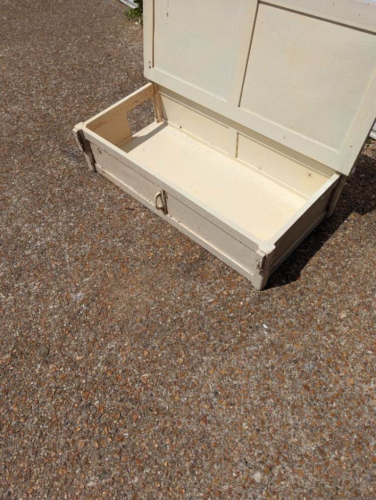 Portable wooden pet hutch