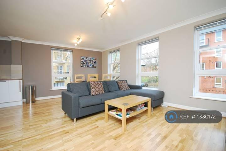 2 bedroom flat in Amherst House, London, SE16 (2 bed) (#1330172)