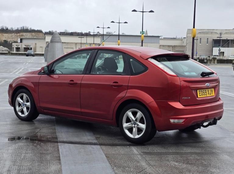 FORD FOCUS 1.6 PETROL MANUAL IN CLEAN CONDITION. LONG MOT. FULL SERVICE HISTORY