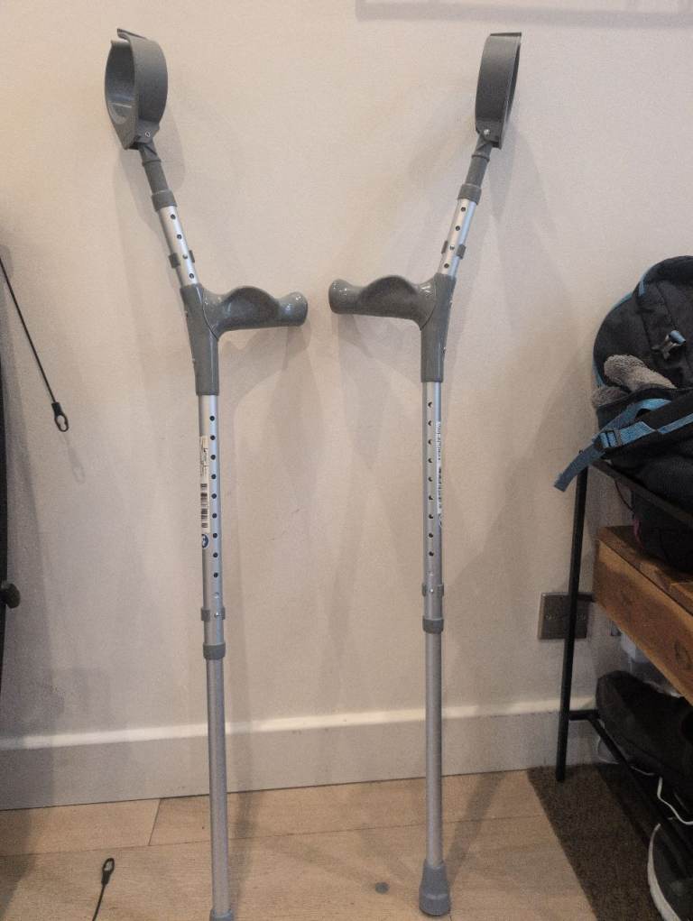 Free pair of Crutch (new)