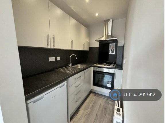 1 bedroom flat in Wood Street, Earl Shilton, Leicester, LE9 (1 bed) (#2913412)