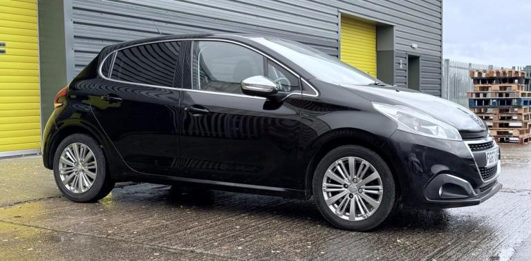 2017 Peugeot 208 1.2 PureTech Allure Euro 6 5dr HATCHBACK Petrol Manual