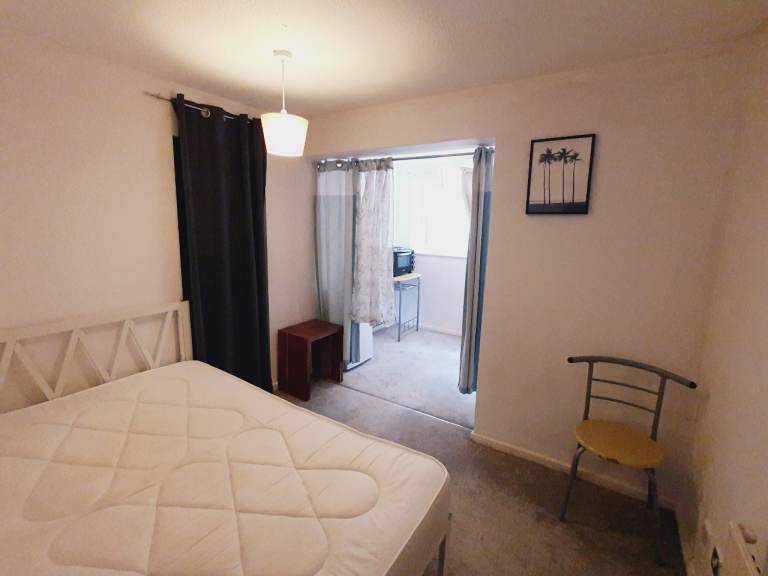 Large En-suite Double Room for Rent