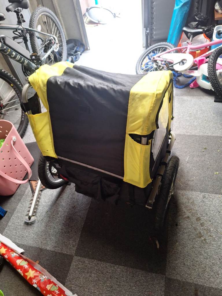 Kids bike trailer
