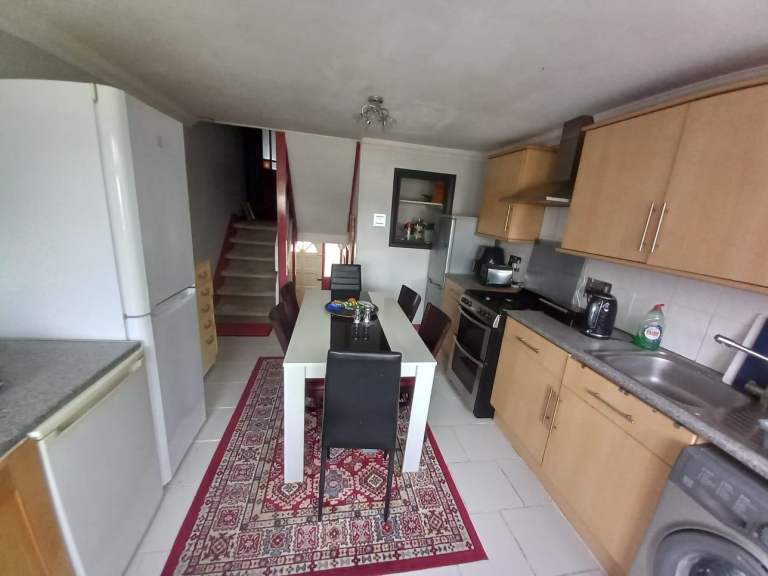 KING SIZE ROOM WITH PRIVATE SHOWER AND TOILET