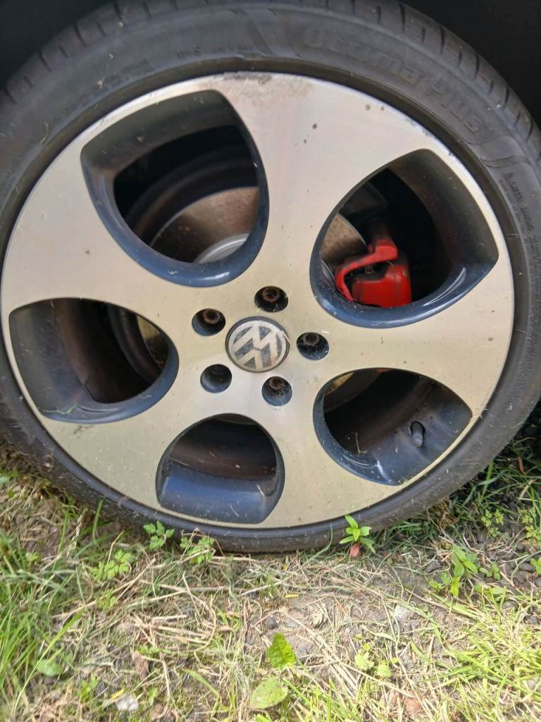 Vw golf wheel wanted same as pictures. Astra 