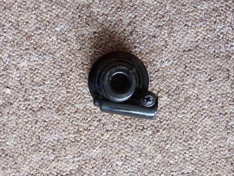 Suzuki GSXF 600 Tacho Drive Speedometer Housing Front Wheel Gear Box