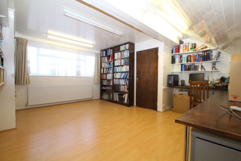 Chain free! Hane Estate Agents are pleased to offer a spacious 4 bedroom semi-detached house. 