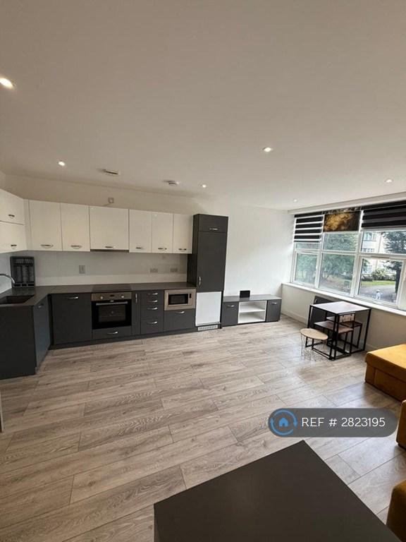 Studio flat in High Street, Edgware, HA8 (#2823195)