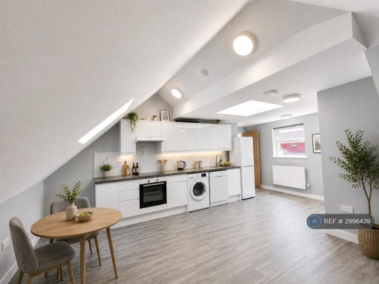 2 bedroom flat in Gloucester Road, Bristol, BS7 (2 bed) (#2996439)