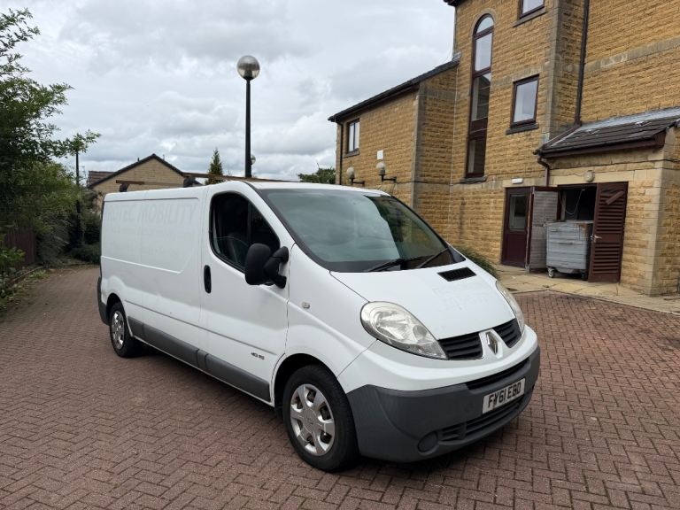 RENAULT TRAFIC DCI LWB SATNAV BULKHEAD DRIVES EXCELLENT BARGAIN NO VAT