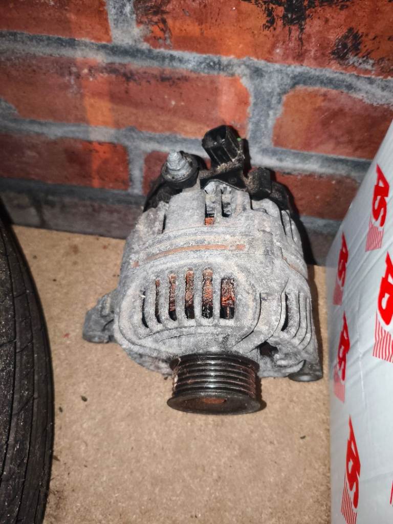 Toyota Avensis 2005 1zz-fe engine alternator, Not working!