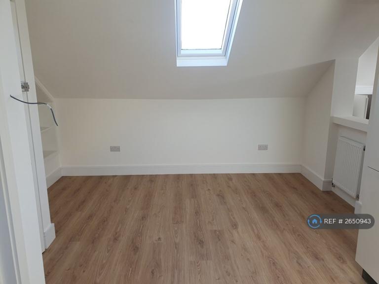 2 bedroom flat in Cromwell Avenue, London, N6 (2 bed) (#2650943)