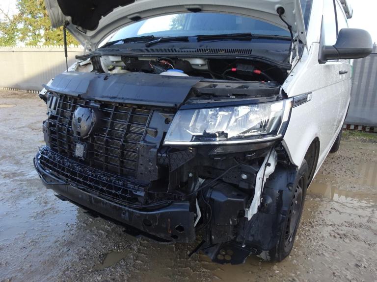 2024 74 REG VOLKSWAGEN TRANSPORTER T30 STARTLINE DIESEL VAN DAMAGED SALVAGE