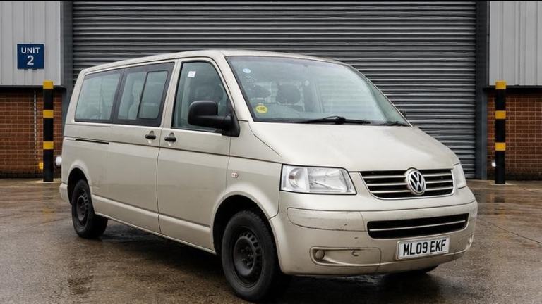 VOLKSWAGEN TRANSPORTER SHUTTLE 2.5TDI PD 130PS SE Minibus S/H, Air Con, Long MOT