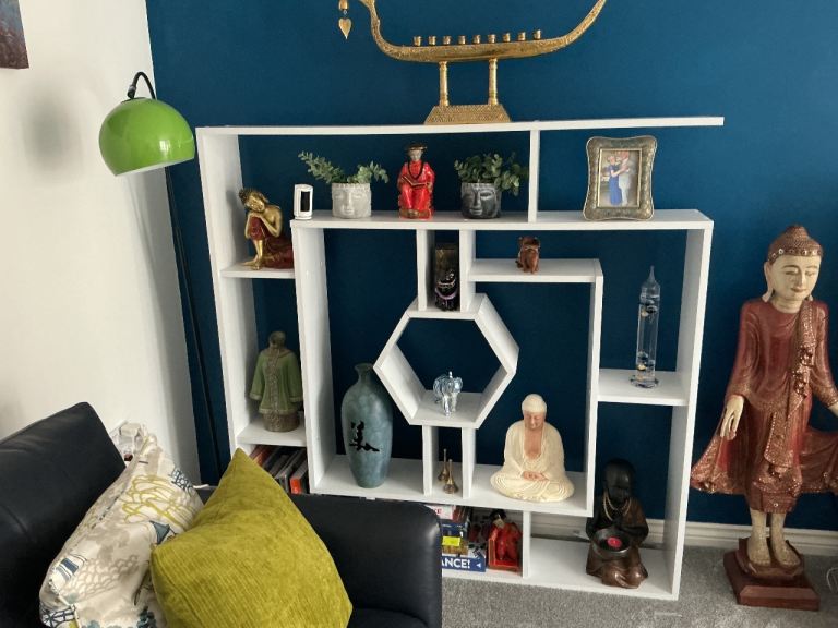 White Modern Display Shelf Unit – Good Condition