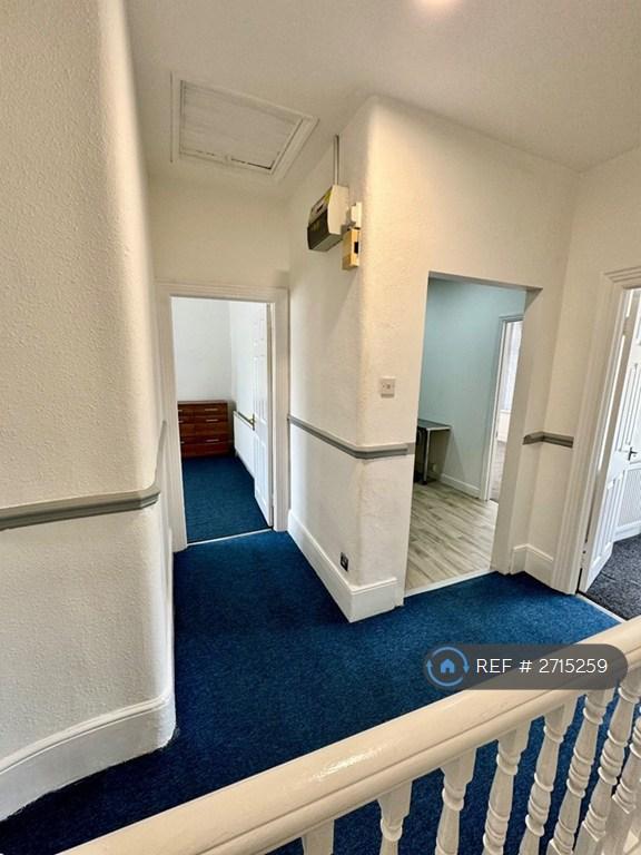 3 bedroom flat in Wellesley Road, Ilford, IG1 (3 bed) (#2715259)