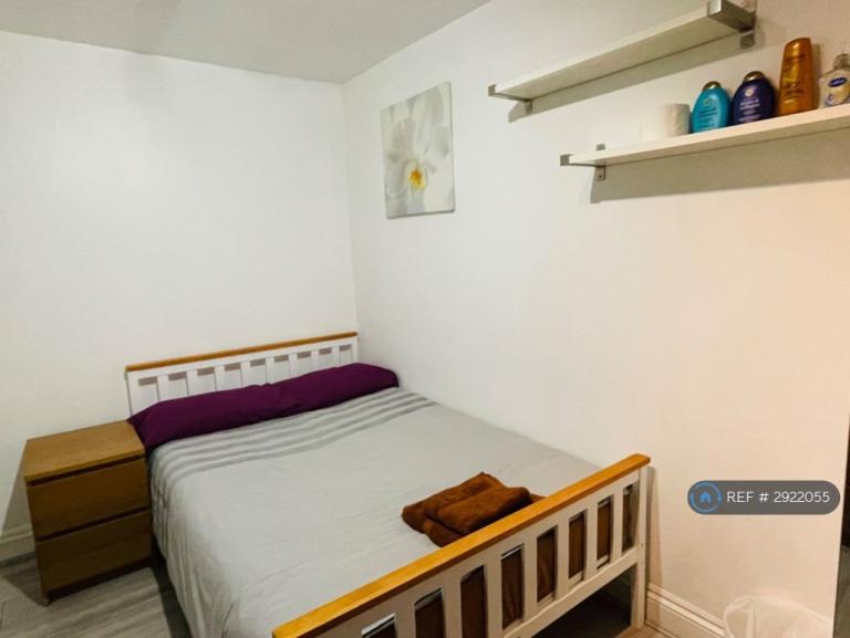 1 bedroom in Capstan Square, London, E14 (#2922055)