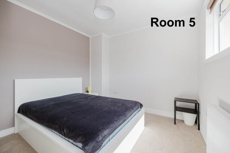 FLAT SHARE: Double room for let in end-terrace house with private garden, in Blackford