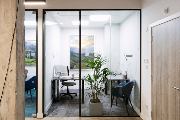 London - SW19 6NW, Access to professional office space for 3 people in HQ Wimbledon Park Road