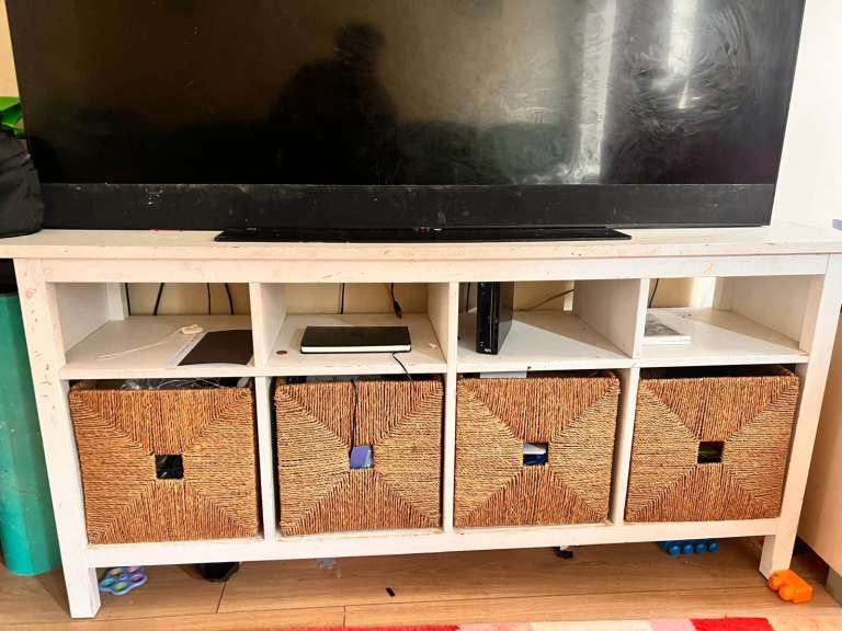 IKEA KALLAX TV Bench / Sideboard + 4 x KNIPSA Woven Baskets (£80 Basket Value!) – SE28 0HX