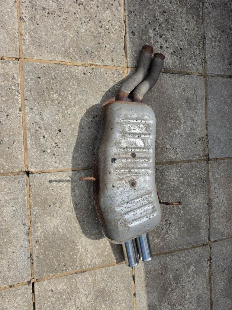 Bmw 325i 2004 rear exhaust box