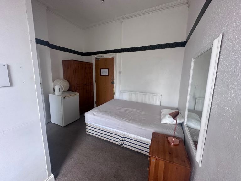 West Cliff Bournemouth – Single Ensuite and double Room Available