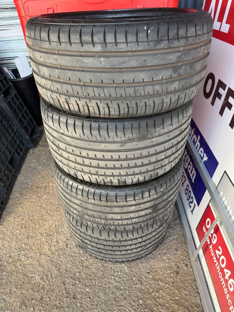 2x255 35 19 tyres and 2x285 30  19 tyres 