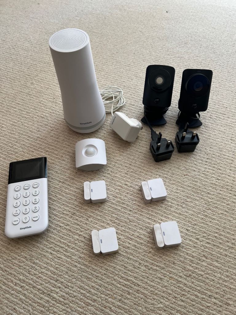 SimpliSafe Indoor Home Security System (like brand new)