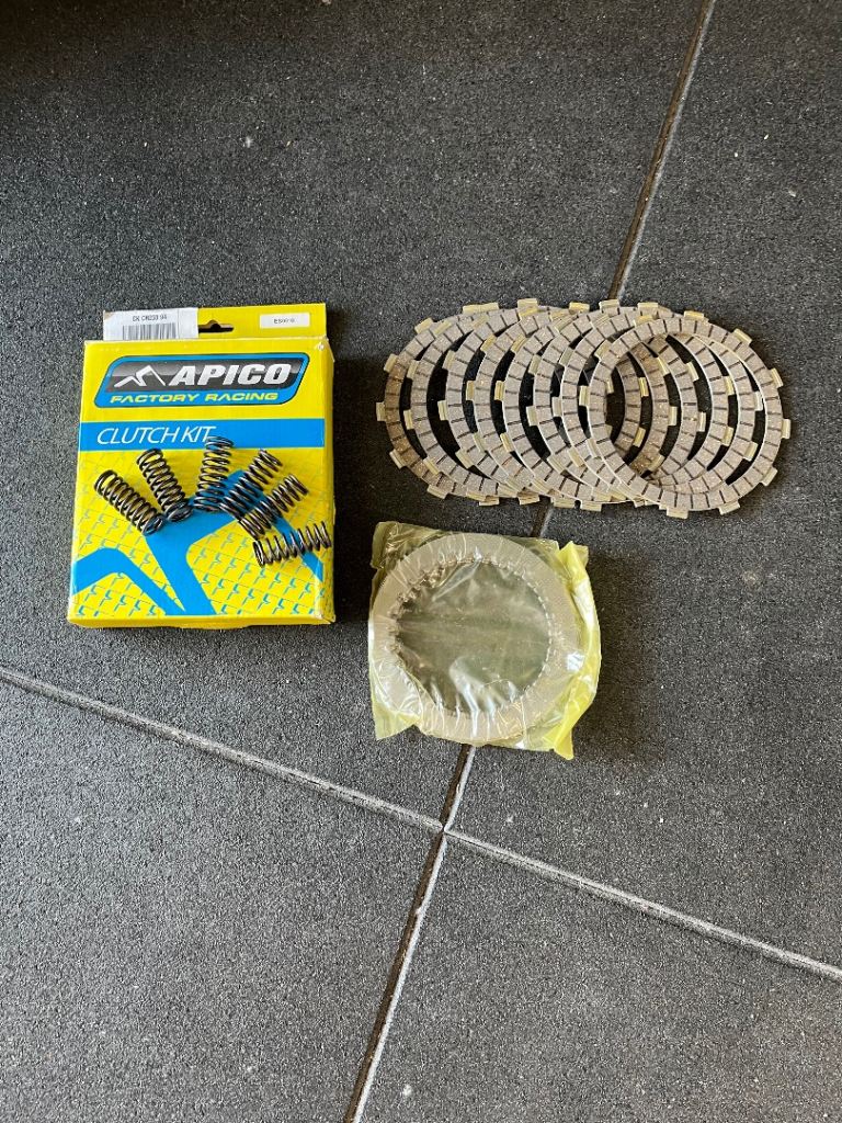 HONDA  CR250  COMPLETE CLUTCH KIT INCLUDING SPRINGS 