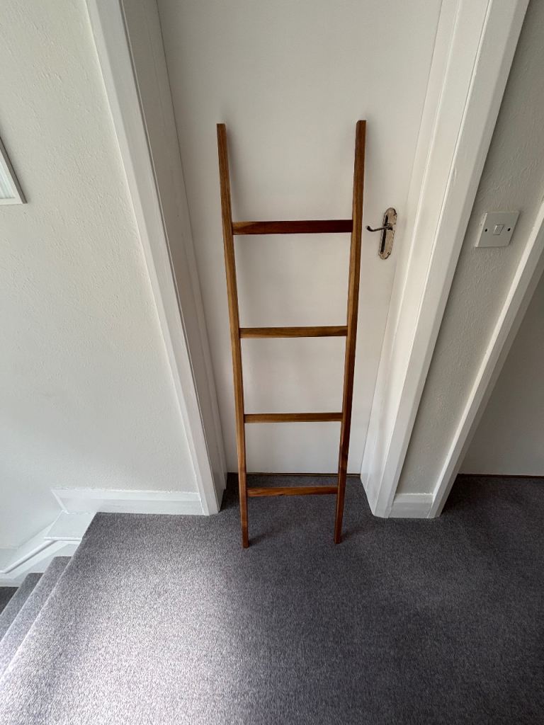 Acacia towel ladder 