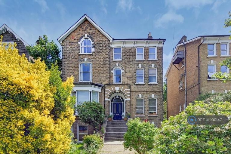 1 bedroom flat in Manor Park, London, SE13 (1 bed) (#100147)