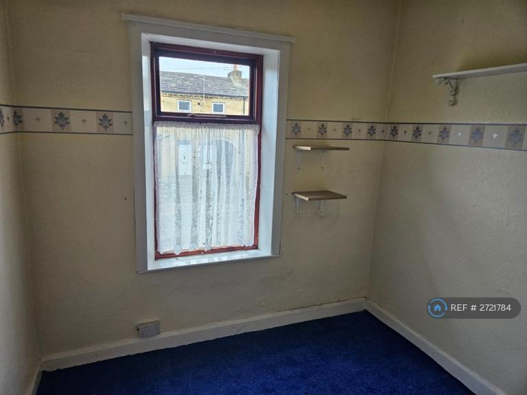3 bedroom house in Long Lane, Huddersfield, HD5 (3 bed) (#2721784)