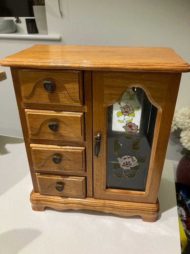 Jewellery box, cabinet, desktop trinket organiser great condition 