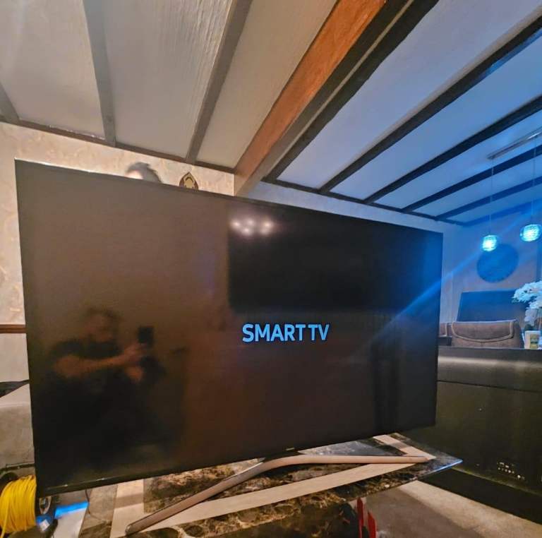 SAMSUNG 60 INCH 4K ULTRA SMART TV (SOLD)
