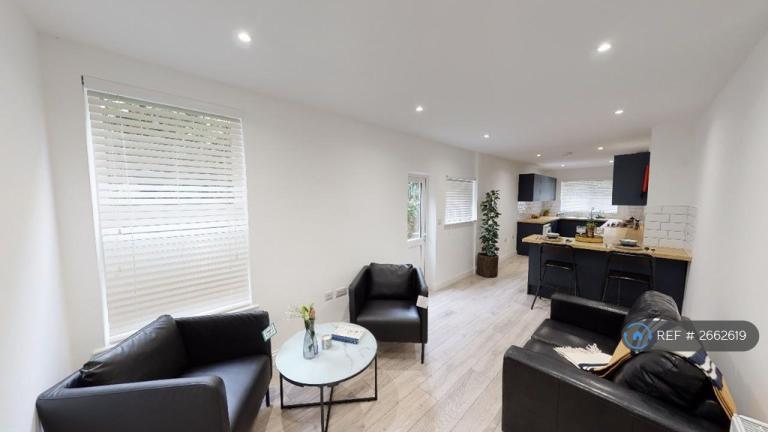 7 bedroom house in Pains Road, Southsea, PO5 (7 bed) (#2662619)