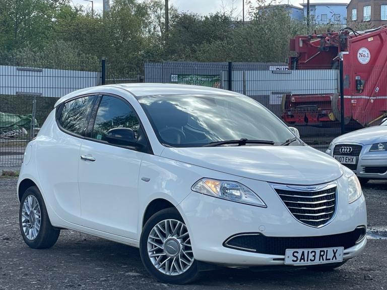* 2013 CHRYSLER YPSILON 1.2L SE 5 DOOR + £35 / ROAD TAX + LONG MOT * 