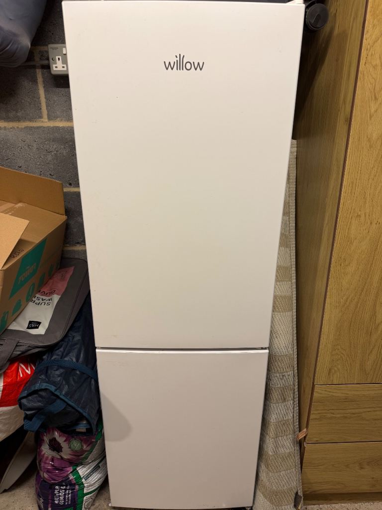 Willow Glow Frost Fridge Freezer - White, Good Condition