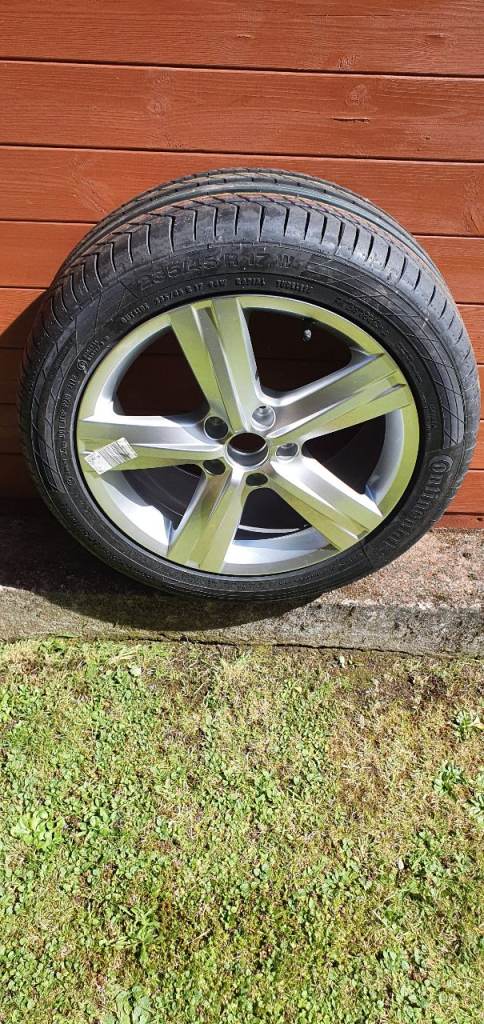 Vw Passat 17inch Alloy wheel and tyre
