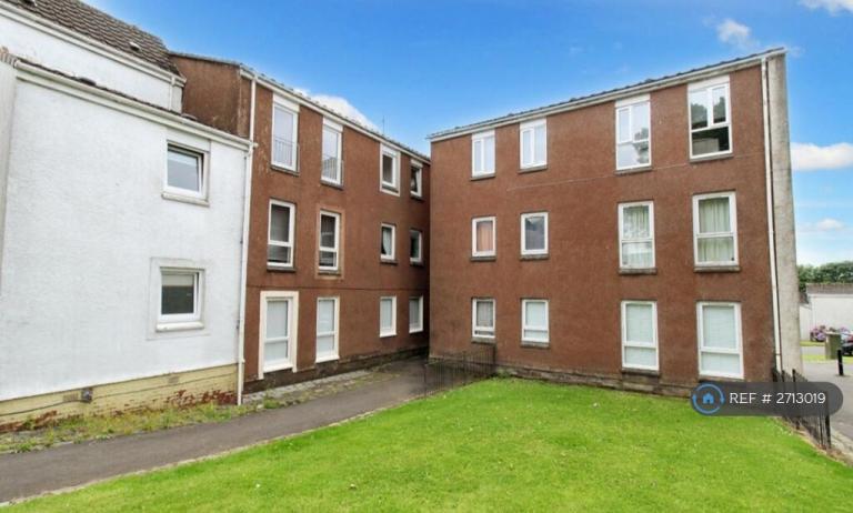 3 bedroom flat in Pennan, Erskine, PA8 (3 bed) (#2713019)