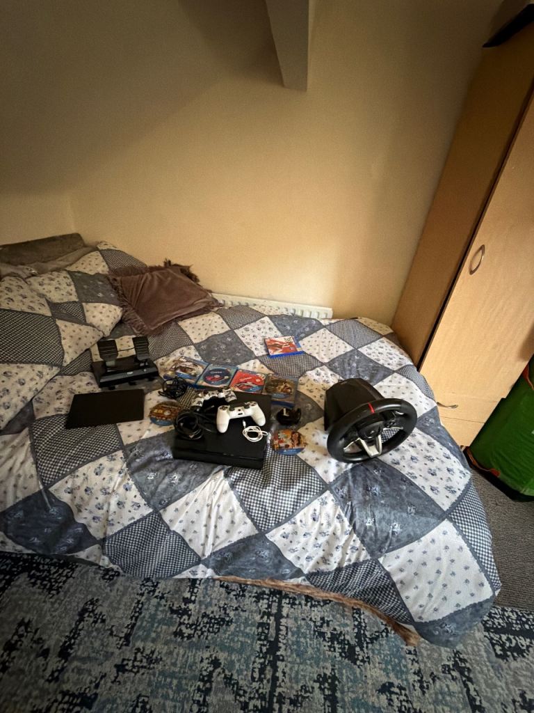 PlayStation 4 Bundle – 2 Controllers + Steering Wheel + Games