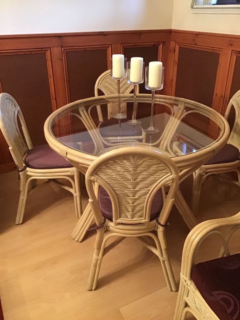 QUALITY CANE SUN ROOM/CONSERVATORY - DINING TABLE AND FOUR CHAIRS