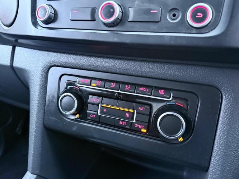 2015 Volkswagen Amarok D/Cab Pick Up Trendline 2.0 TDI 140 4MOTION Sel PICK UP DIESEL Manual