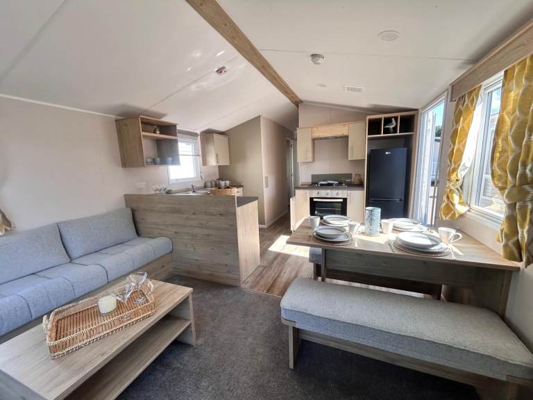 STATIC CARAVAN FOR SALE IN SUFFOLK NEAR OULTON BROAD