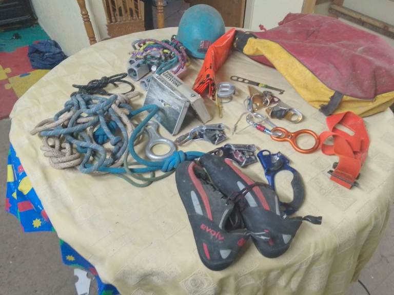 Climbing and caving equipment 