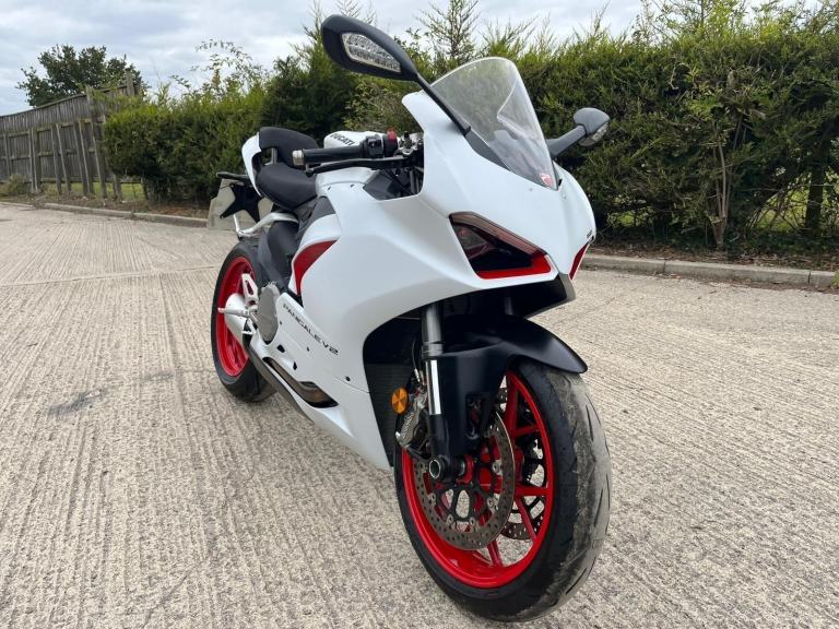 2022 71 DUCATI PANIGALE V2 WHITE - 1421 MILES HPI CLEAR SPORTS 955 NEW MOT