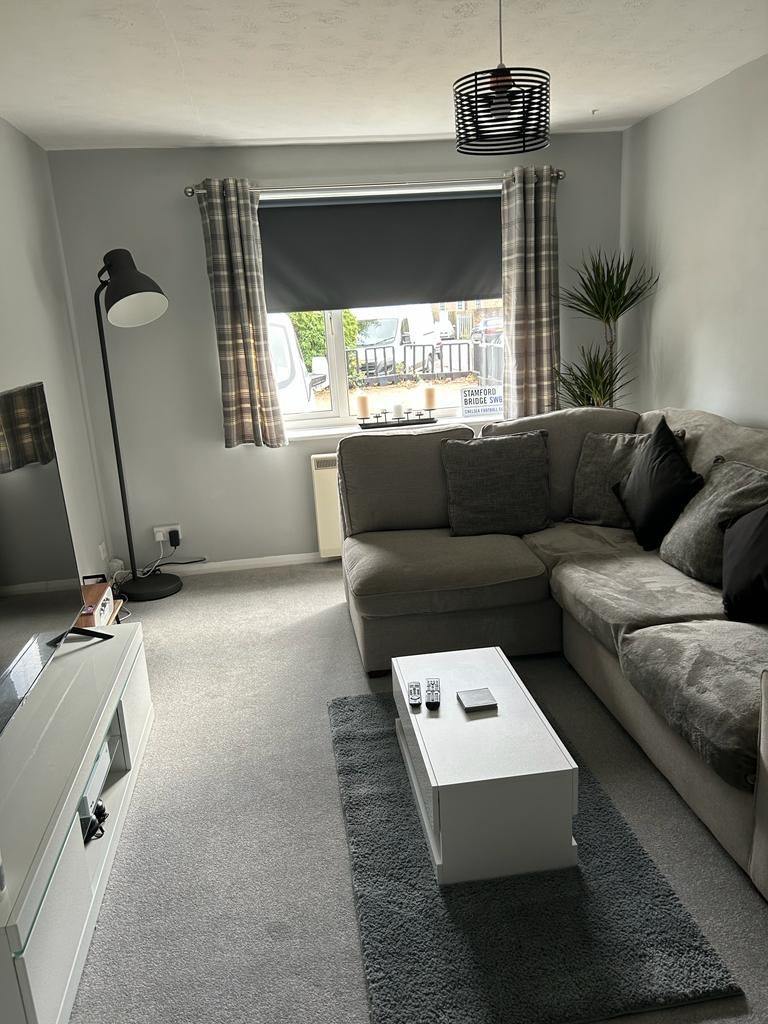 Large 1 bed ground flat for rent Burgess Hill