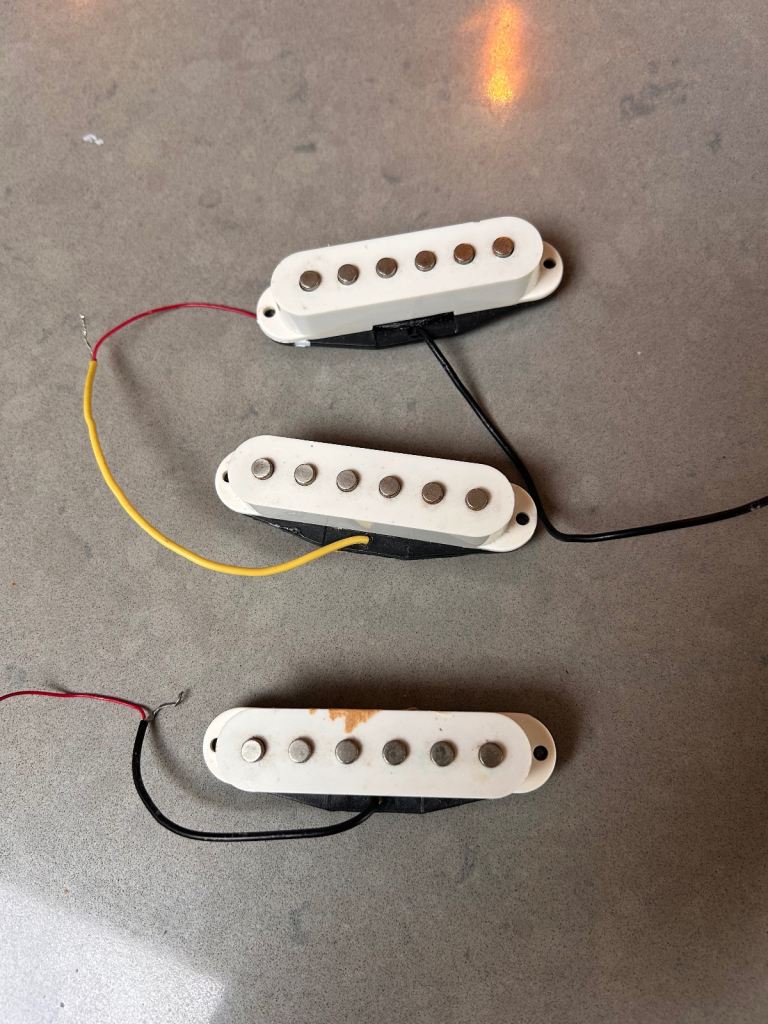 Squier single coil pick ups x 3